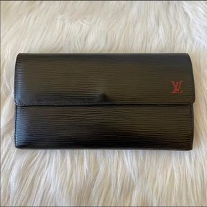 ❤️LOUIS VUITTON❤️ Wallet on Chain SR0090